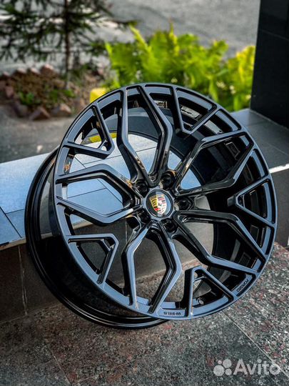 Кованые диски GT Forged R20 на Porsche Macan