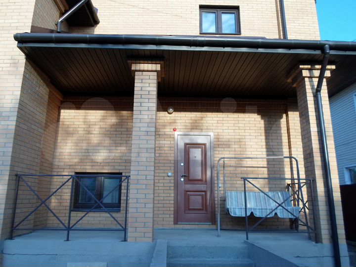 Коттедж 305 м² на участке 12 сот.