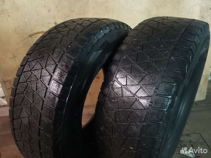 Bridgestone Blizzak DM-V2 265/70 R16