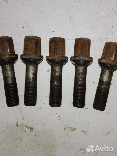 Колесные болты Mercedes G class W463