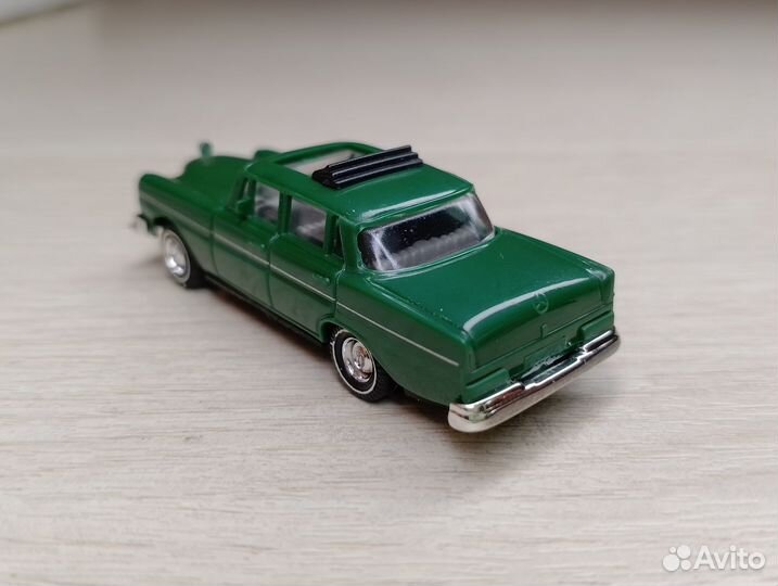 A26.1) Mercedes Benz 220 (W111) 1959-1971 зелёный