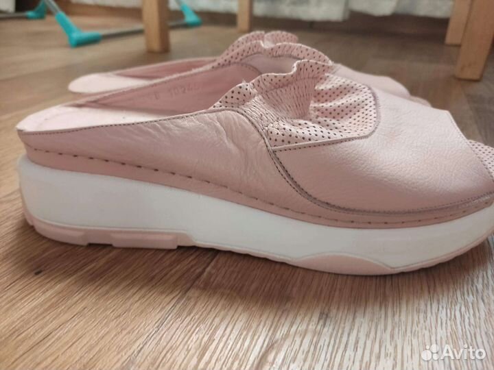 Шлепанцы женские кожаные