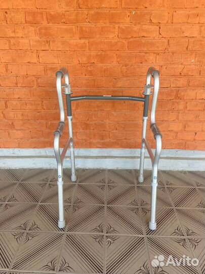 Ходунки для взрослых шагающие