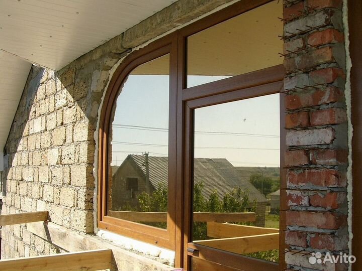 Окна двери коричневые под дерево с тонировкой