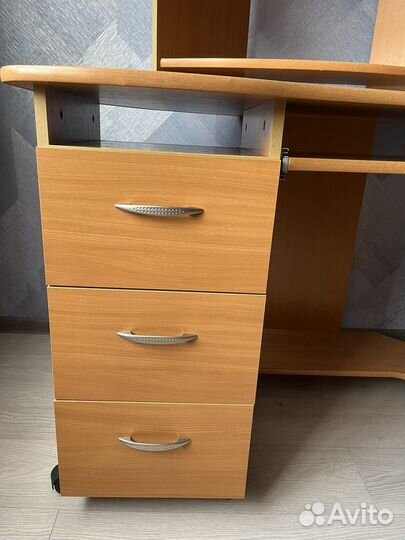 Компьютерный стол