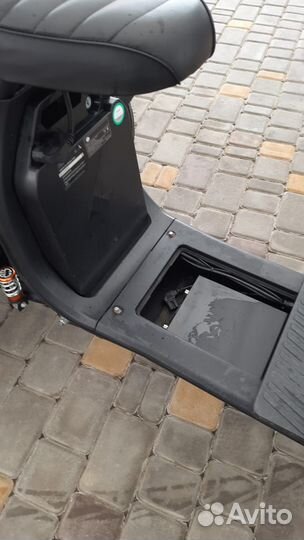 Электроцикл с двумя аккумуляторами