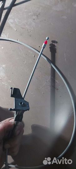 Трос открывания багажника на Mitsubishi Lancer 10