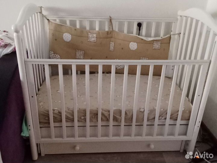 Детская кровать с маятником