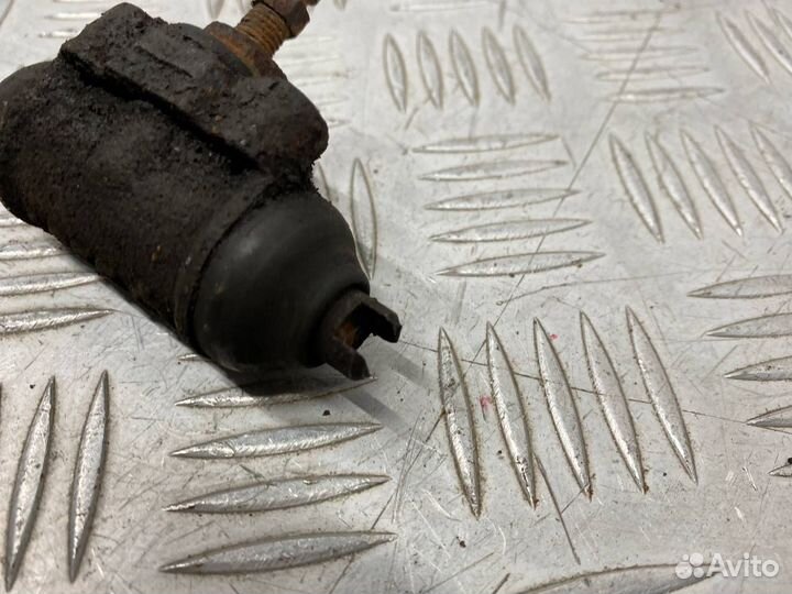 Б/У тормозной цилиндр задний левый Mazda Demio