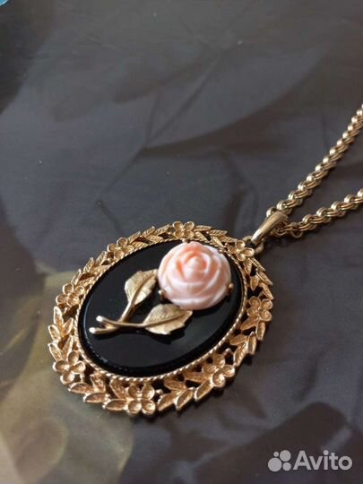 Кулон на цепочке винтажный Avon с зеркальцем