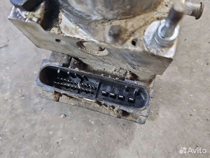 Блок насос ABS Hyundai i30 FD (2007-2012)