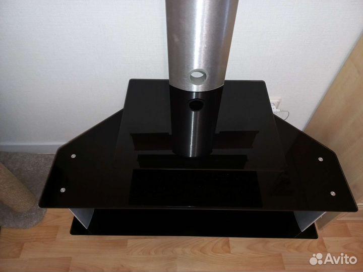 Стеклянная тумба под тв