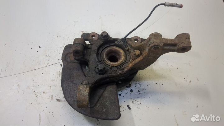 Ступица (кулак, цапфа) правая передняя Opel Zafira B