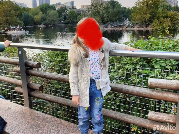 Вязаная кофта на девочку