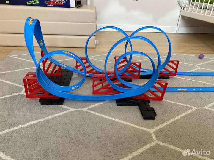 Трек для машинок и гараж