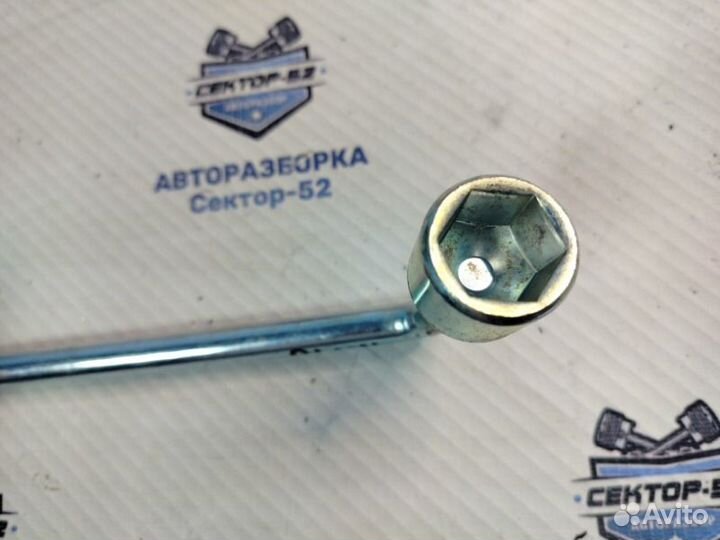 Ключ баллонный Hyundai Tucson 1