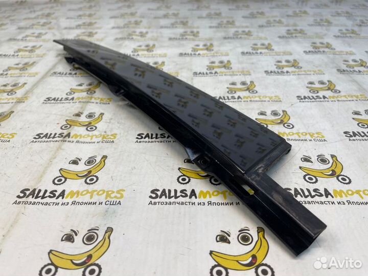 Накладка двери передняя левая Volkswagen Touareg