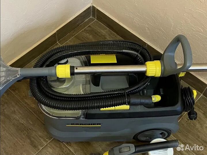 Профессиональный моющий пылесос Karcher puzzi 10/2