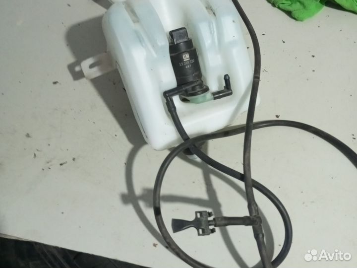 Бачок омывателя Опель Мерива а