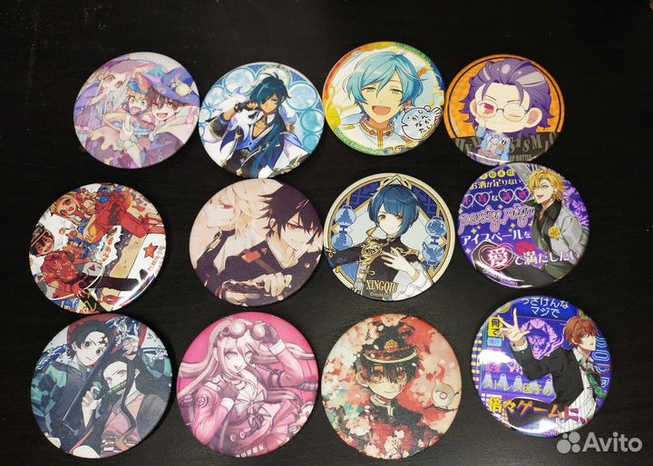 Значки с аниме в ассортименте