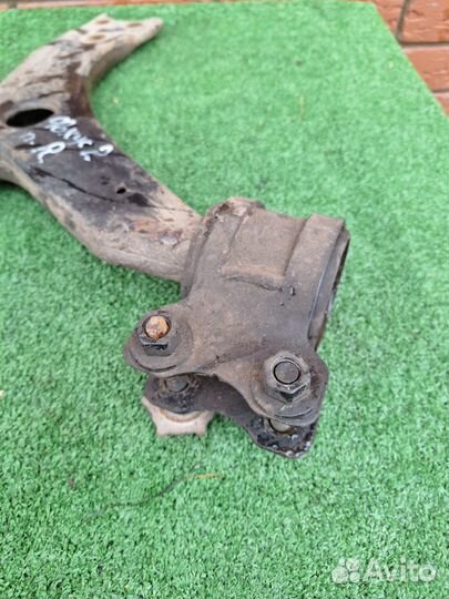 Передний правый рычаг Ford Focus 2