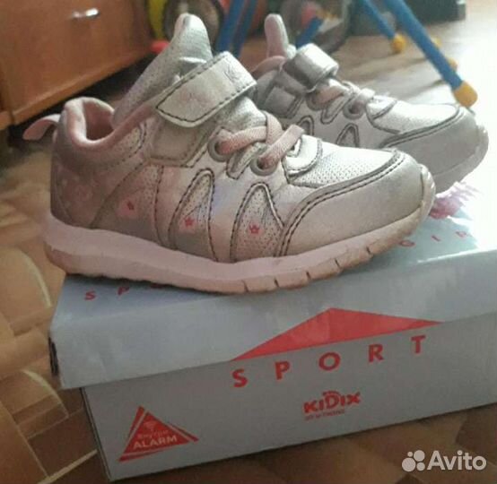 Кроссовки детские 23р