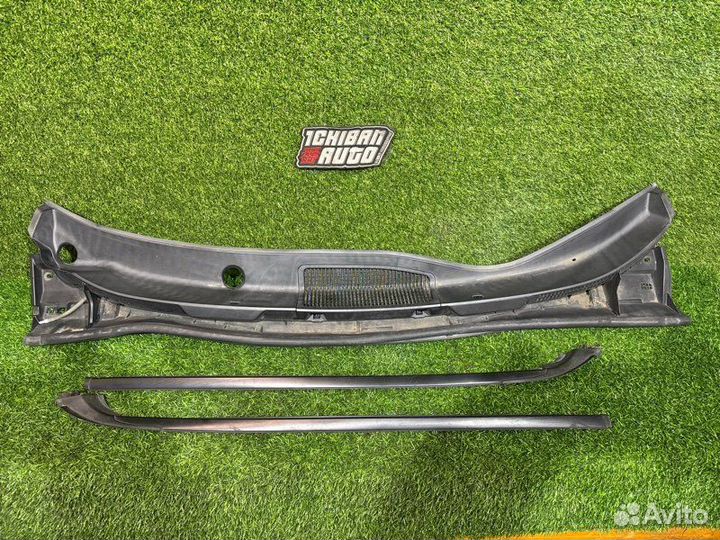 Жабо Toyota Noah ZRR75