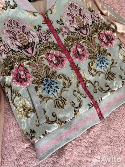 Бомбер куртка с вышивкой