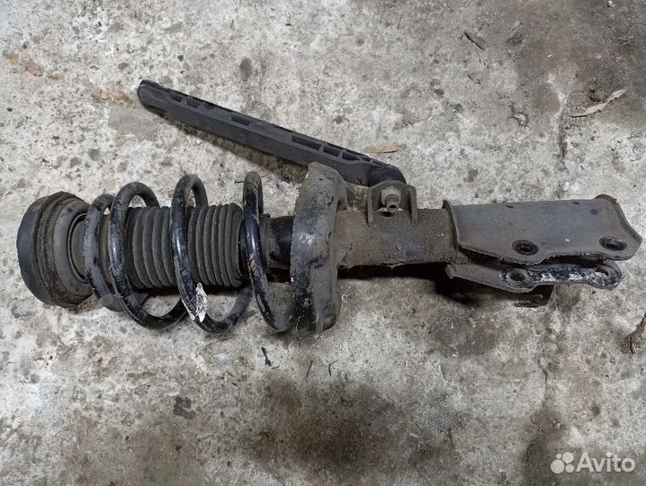 Амортизатор передний левый Opel Insignia 1 поколен