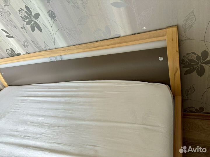 Кровать двухспальная с матрасом бу