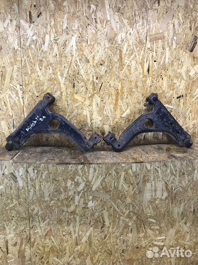 Рычаг подвески нижний передний Opel Astra H