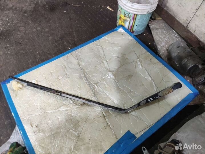 Поводок заднего стеклоочистителя Kia Pregio