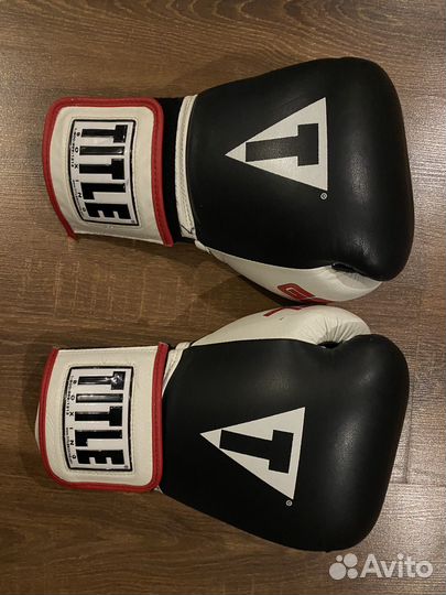 Боксерские перчатки title