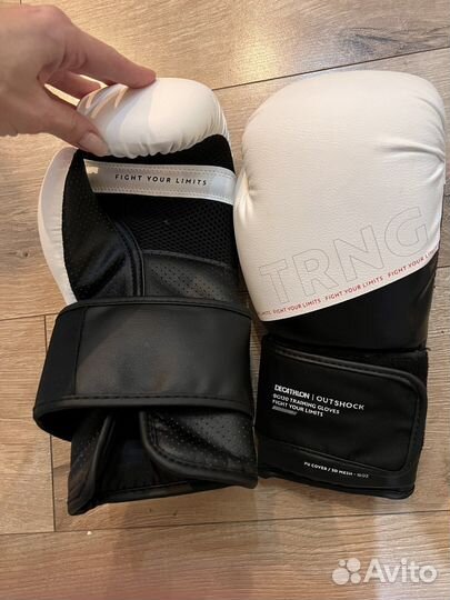 Боксерские перчатки 10 oz новые
