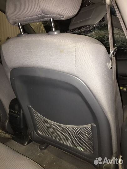 Сидение переднее пассажирское Nissan Almera