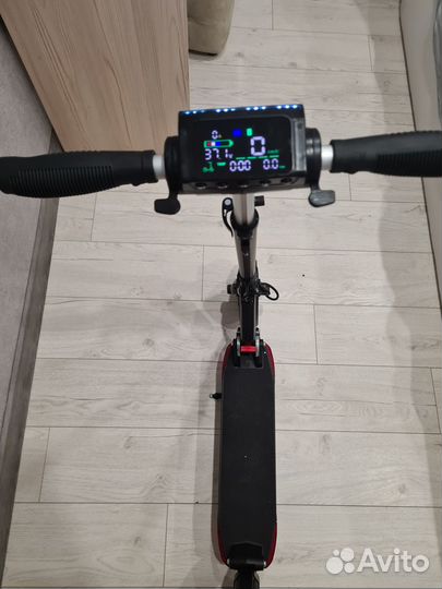 Электросамокат E-scooter