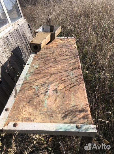 Металлический стол