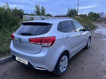 Kia Rio 1.6 AT, 2017, 146 600 км, с пробегом, цена 900 000 руб.