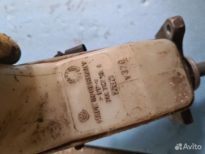 Главный тормозной цилиндр Toyota Corolla E120 2002