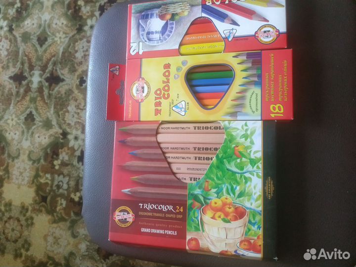 Набор трёхгранных цветных карандашей