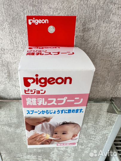 Бутылочка с ложкой Pigeon для кормления