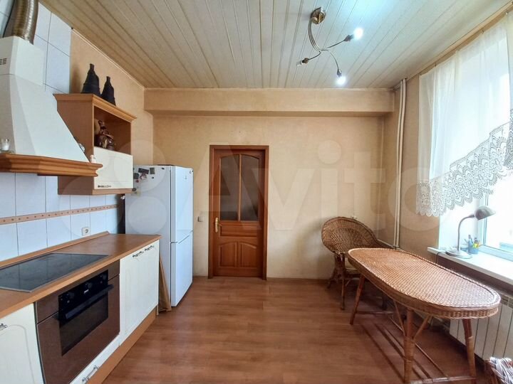 4-к. квартира, 130 м², 3/5 эт.