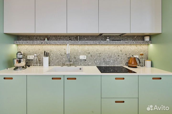 Современная кухня-гостиная с островом