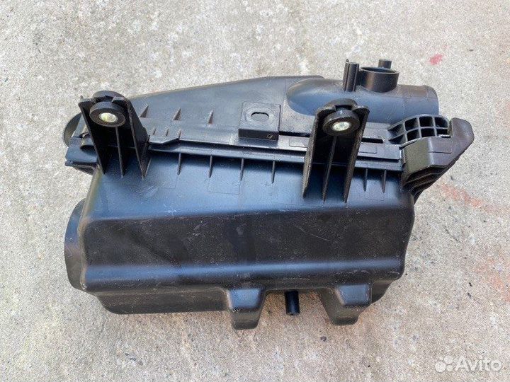 Корпус воздушного фильтра Toyota Vitz