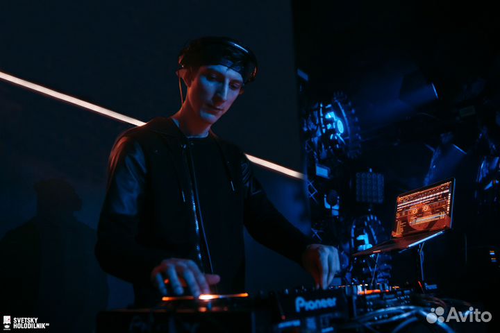 Диджей (DJ) С Полным Комплектом Премиум Аппаратуры