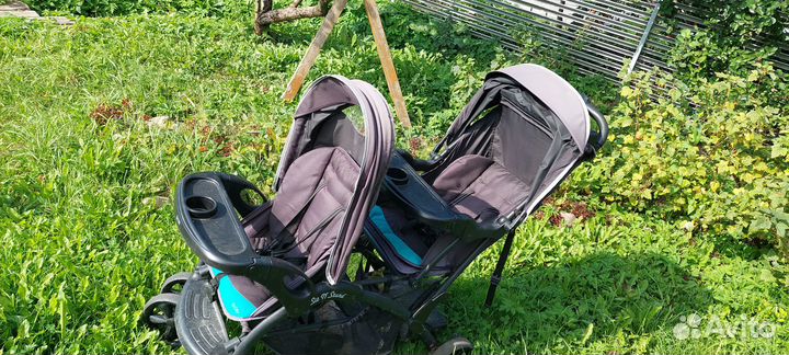 Коляска для двойни погодок