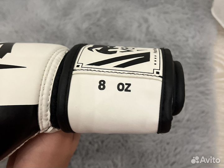 Боксерские перчатки Venum