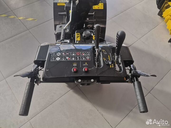 Снегоуборщик Champion ST 662Е