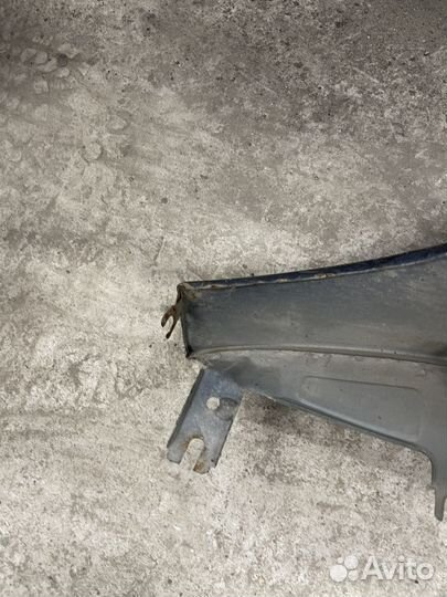 Крыло переднее правое Renault Laguna 1