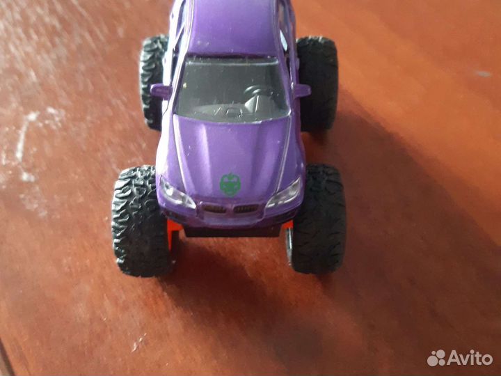 Машинка внедорожник